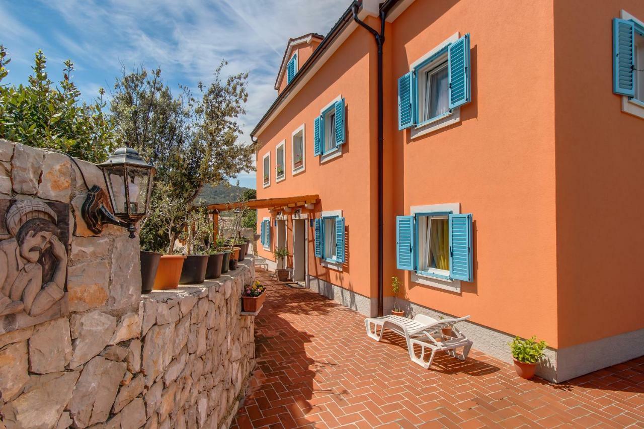 Apartmani Villa Casper Lussingrande Esterno foto